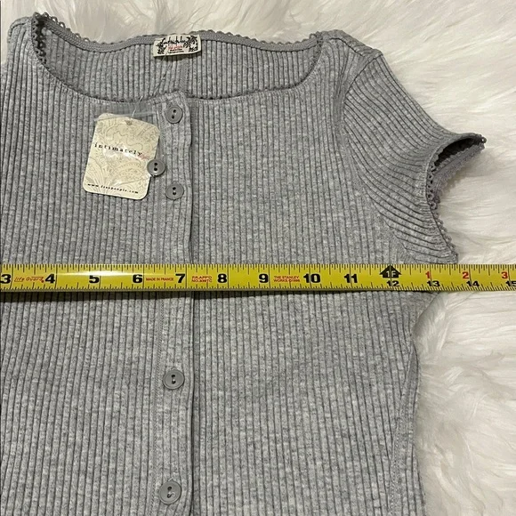 🆕 Free People Most Wanted Cardi Light Heather Grey Short Sleeve Button Front XS - Picture 7 of 8